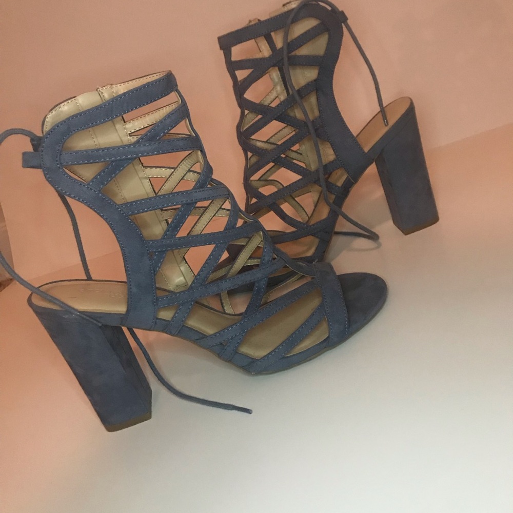 Heels - Picture 3 of 4